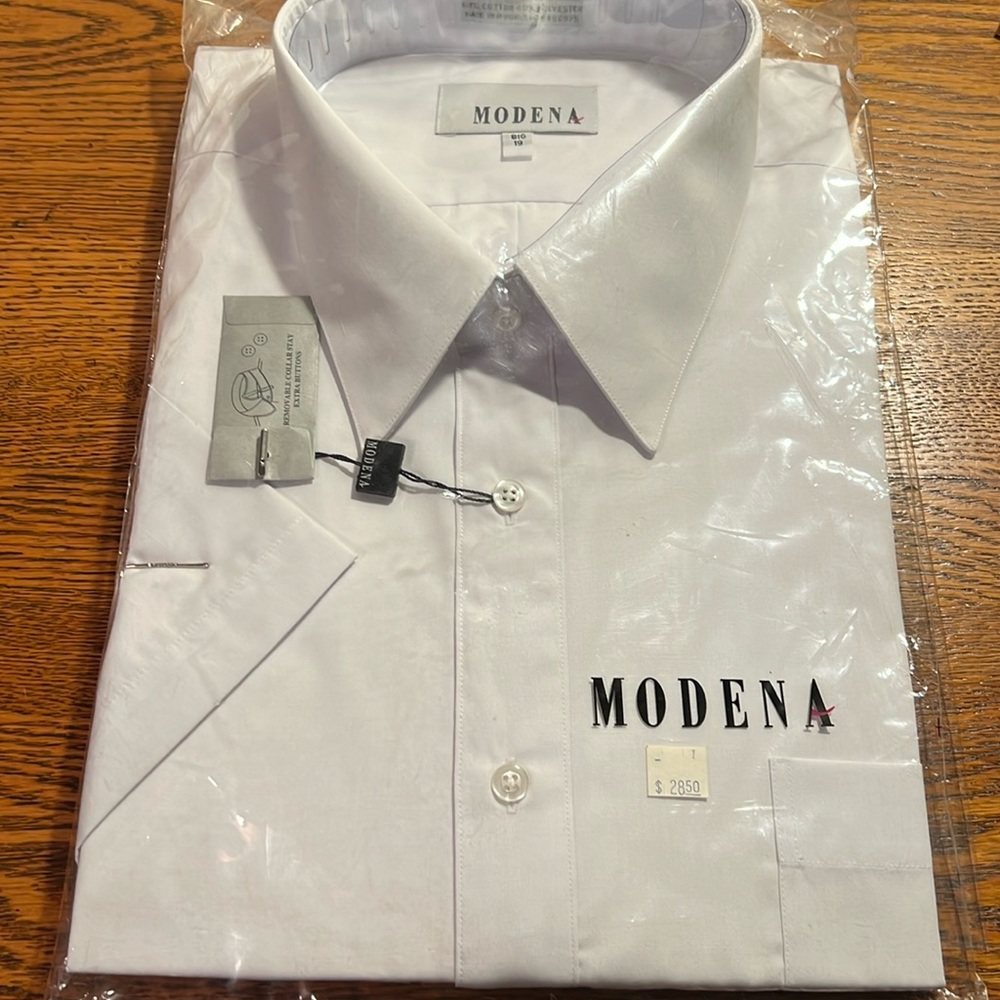 Modena short sleeve men’s dress shirt with right front pocket